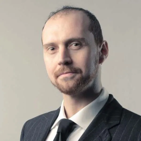 Luca Moretti:Head of Operations, Gelato Paradiso (Premium Italian Ice Cream Brand)